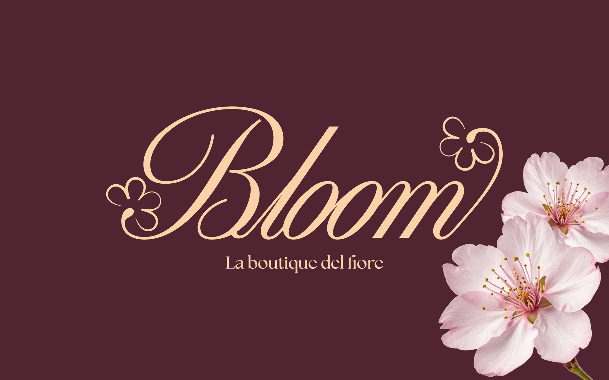 Logo calligrafico Bloom con dettagli floreali su fondo bordeaux